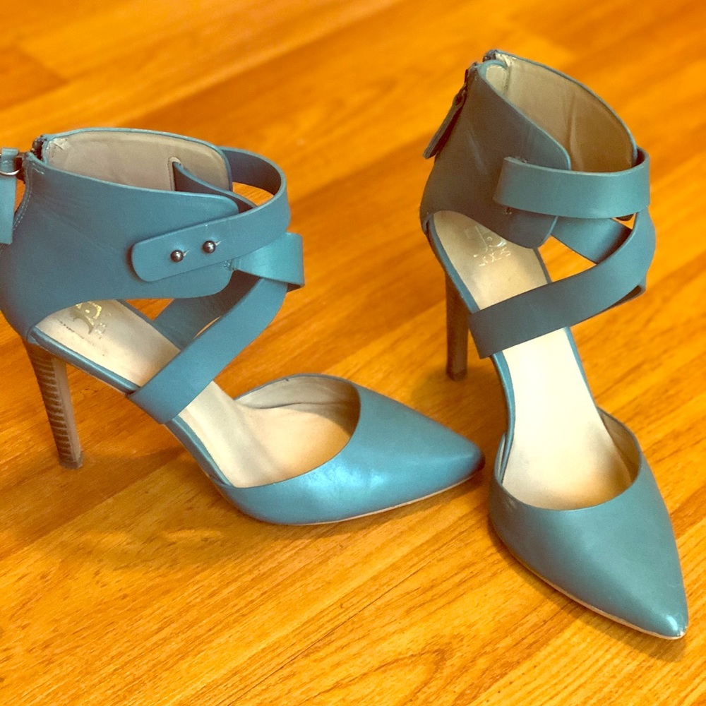 CUTEST heels ever! Blue strapped heels